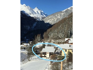Blick auf Appartementhaus mit Großglockner