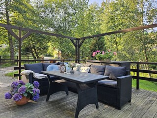 Terrasse mit Blick in den Garten