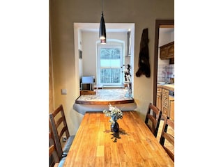 Wohnzimmer mit offener Küche