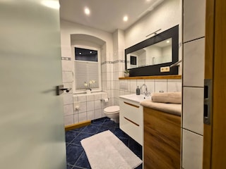 Bad mit Badewanne