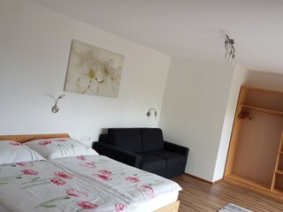 Schlafzimmer mit Schlafcouch