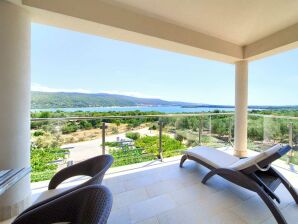 Royal 1 met zwembad en jacuzzi