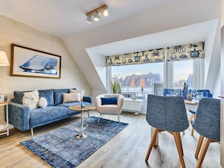 Wohn-/Esszimmer mit Balkon