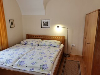 Schlafzimmer Wohnung Nr. 2, 1. Stock