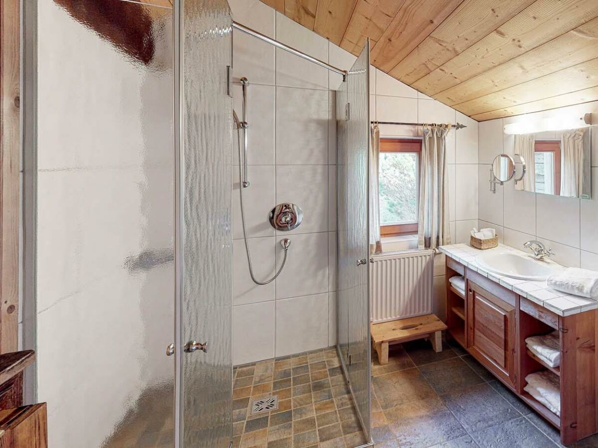 4-Chaletdorf-Sennhutte-Bathroom-2