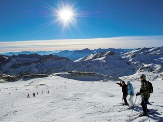 Sonnenskilauf Mölltaler Gletscher (c)HT-NPR, D. Zu