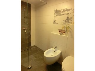 EG Bad_Bidet+Dusche