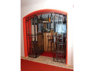 EG Bar + Blick in die Küche