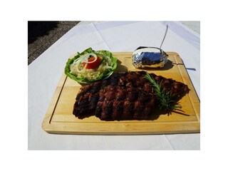 Spezialität des Hauses: Ripperln vom Grill