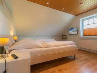 2. Schlafzimmer