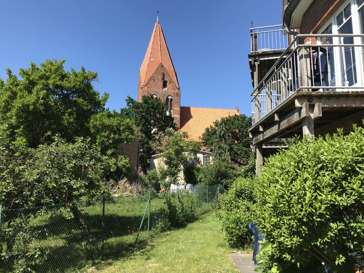 Liegewiese an der Terrasse