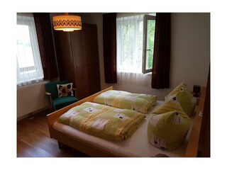 Schlafzimmer 1