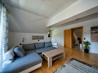 Wohn-Schlafzimmer2_Apartment_Tinney