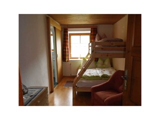 Kinderzimmer mit Etagenbetten