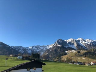 Blick von der Terrasse letzter Schnee