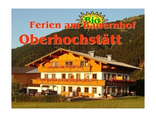 mitten in der Wiese gelegen,  außerhalb vom Ort