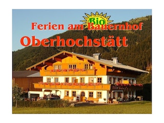 mitten in der Wiese gelegen,  außerhalb vom Ort