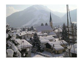 Dorf mit Hausberg