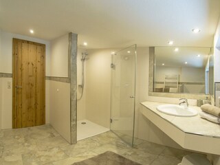 Appartement 2 / Bad 1