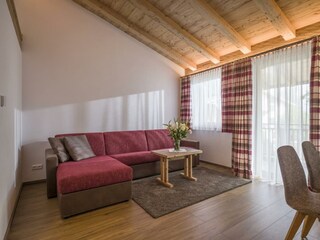 modernes Apartment mit Altholz Sichtdachstuhl