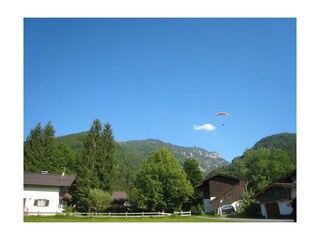 Blick zum Unterberg mit Paragleiter