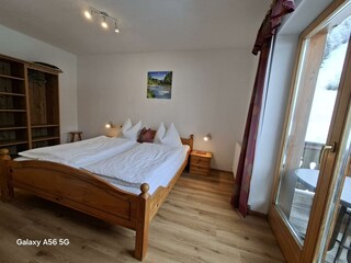 Schlafzimmer App. 3