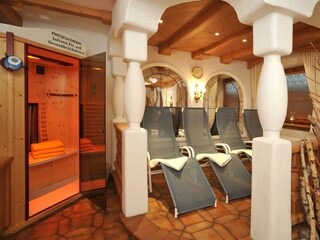 Infrarotkabine und Ruhebereich