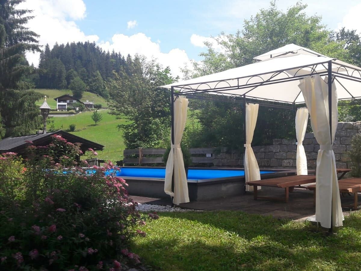 Außenansicht Sommer, Pool, Terasse