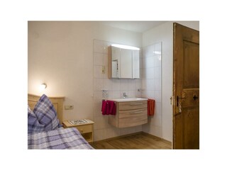 Waschbecken im Zimmer