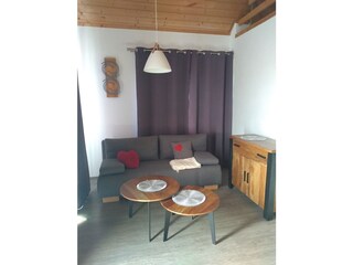 Wohnraum mit Schlafcouch