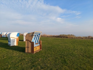 Strandkorbwiese am Meer