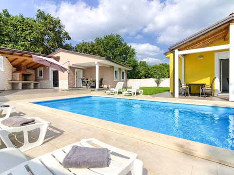 Villa Trusina mit Pool in Istrien