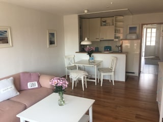 Sonnendurchflutetes Wohnzimmer