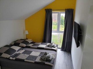 Schlafzimmer 1