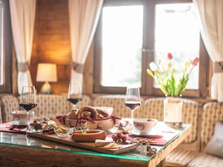 Gemütliche Essecke im Chalet-Stil