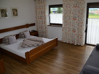 Schlafzimmer 2 Wohnung 2