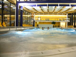 Therme Fügen Wellenbecken Hallenbad