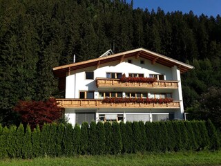 Zillertal_Aschau_Eberharter Theresia_Hausansicht S