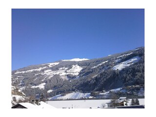 Blick von der Wohnung in die Zillertalarena