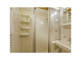 Apart-Erna-Fuegen-Apart 4-Badezimmer1