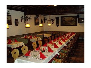 Gr. Saal gedeckte Tafel