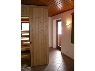 Sauna + Ausgang zu Balkon