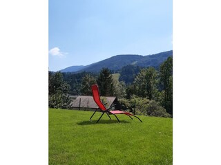 Garten mit Blick auf die Schipiste u. Gondel