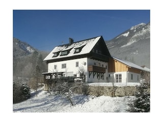 Haus Enzian Winteransicht
