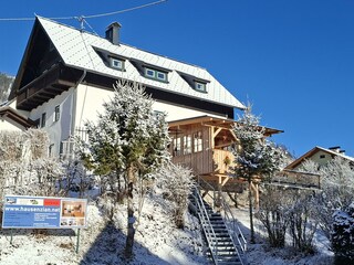 Zugang Haus Enzian Privatparkplatz