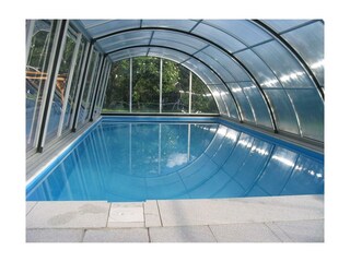 Überdachbarer Pool beim Landhaus Seebacher