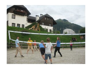 Volleyballspielen beim Landhaus Seebacher