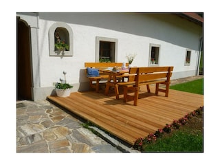 Schöne Sonnenterasse im Innenhof