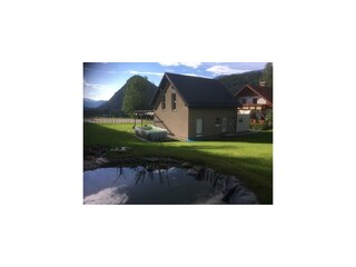 Haus mit Teich