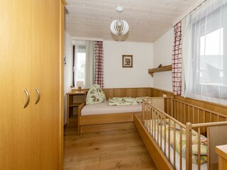 FeWo AS Kinderzimmer Gitterbett